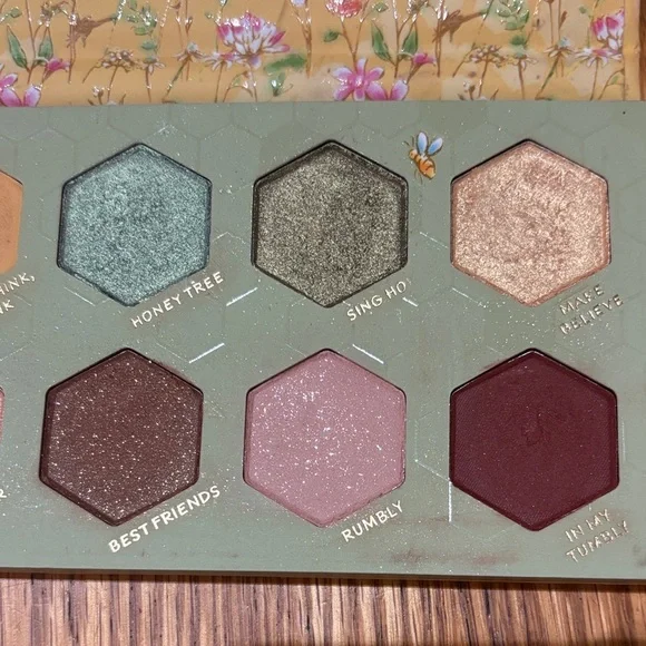 Winnie the Pooh Eyeshadow Palette - Picture 3 of 5